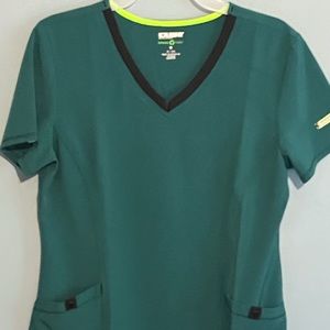 SELLING SCRUBSTAR TOP FOR WOMEN SIZE XS COLOR DARK GREEN SHORT SLEEVE BNWOT
